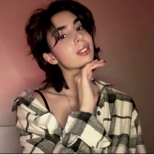 AyeshaDavich strip amateur image