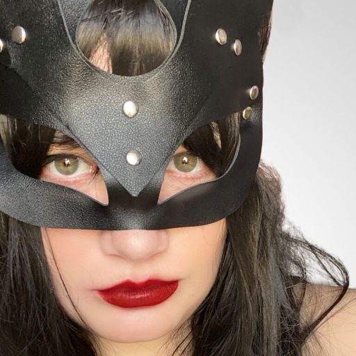 BBWHouseMaid show fingering image