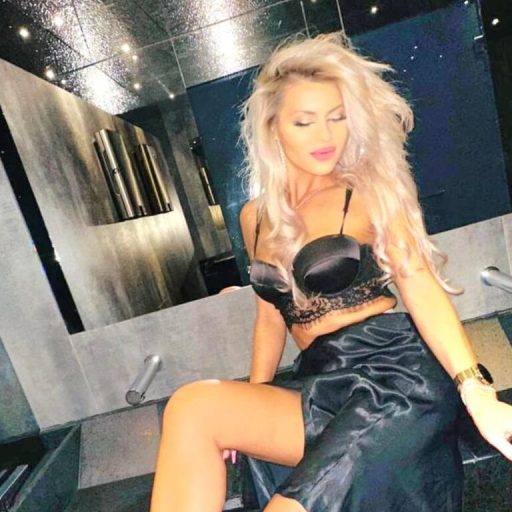 BarbiePinky fingering ass image