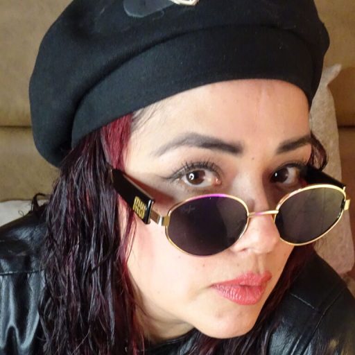 BayoliOsloni pussy show image