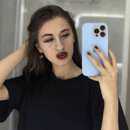 BeataHelmers pussy show image