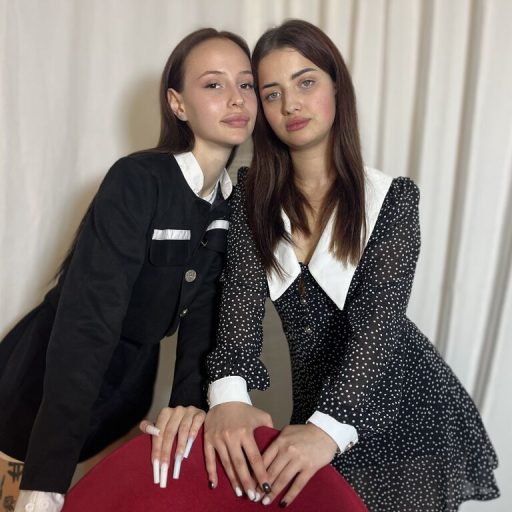 BeckyAndMaida show fingering image