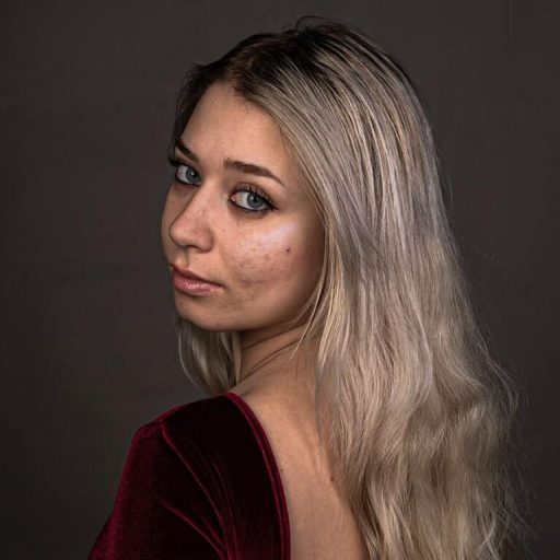 BeckyThaissa fingering ass image