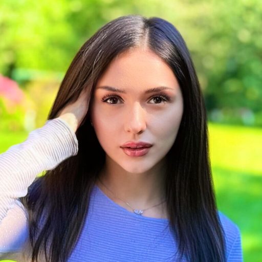 BellaBloms show fingering image