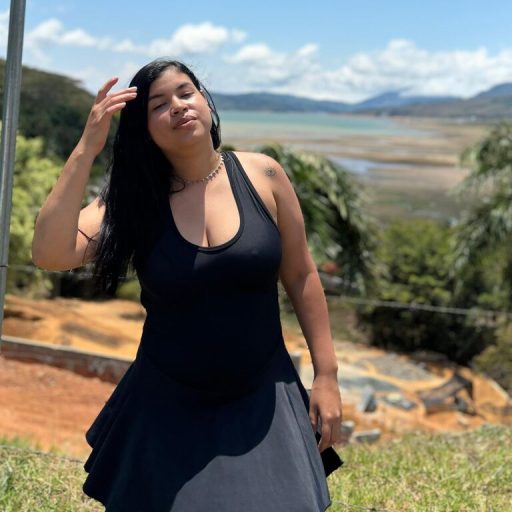 BellaTaylor online shows image