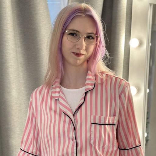 BellaWilsnow show fingering image