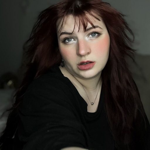 BelladonnaRed jasmin online image