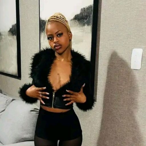 BellzRosee live video image