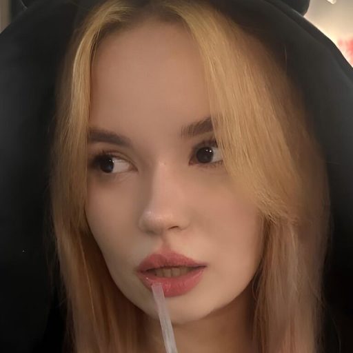 BettyKalson cam naked image