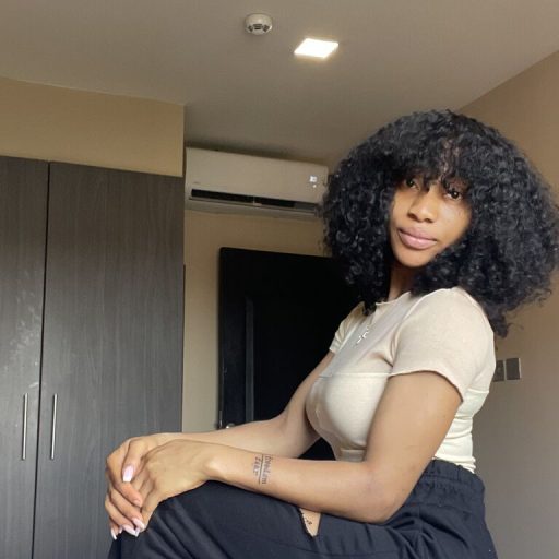 BiancaKnight show fingering image