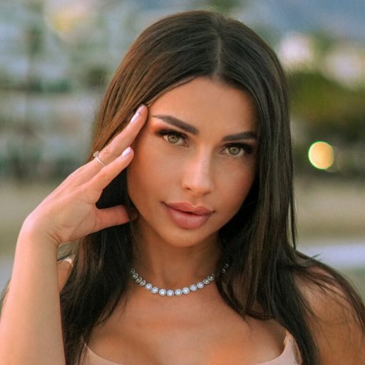 BiankaLeoness pussy show image