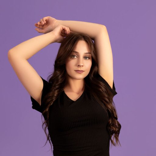 BonnieWest pussy show image