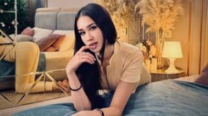 BrendaFlowery show fingering image