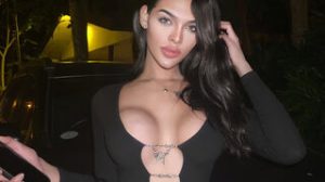 BriaBalenciaga fingering ass image