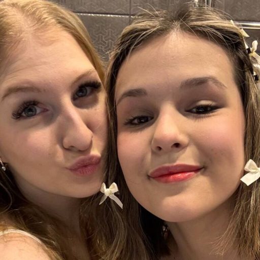 BritneyAndBonnie strip amateur image