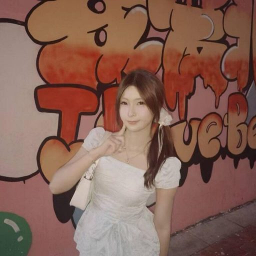Caitlcoco online shows image