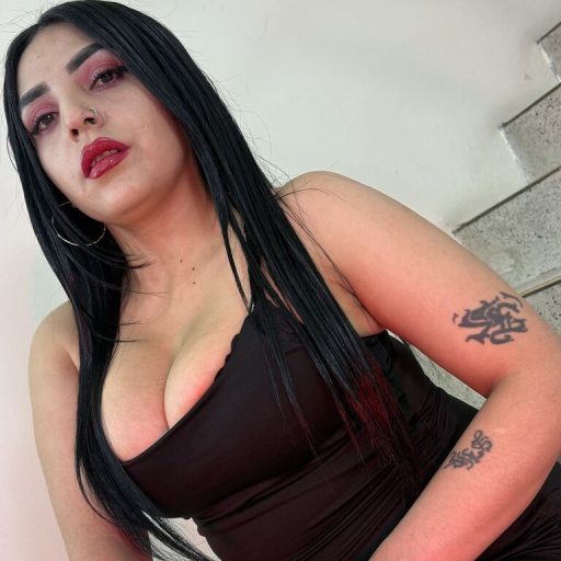 CamilaNoirA show fingering image