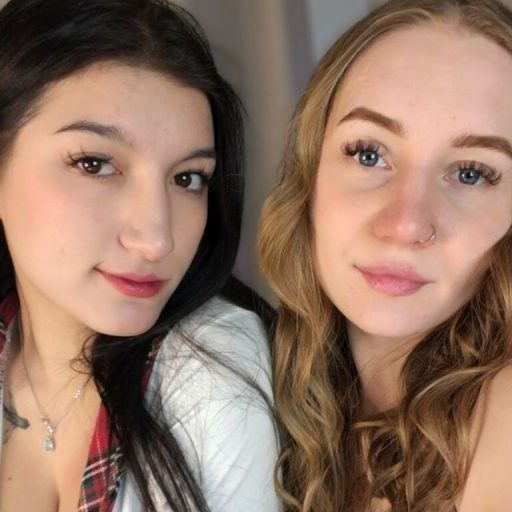 CarolAndDelma live video image