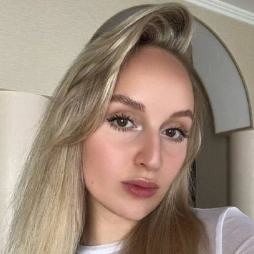 CarolineYezek dildo real image