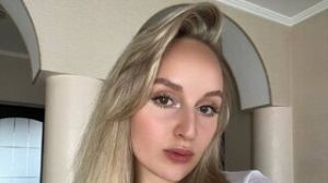 CarolineYezek preview