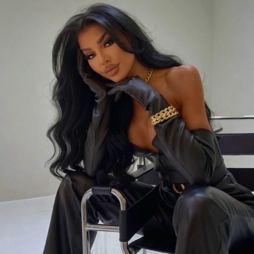 CassandraLeon strip amateur image