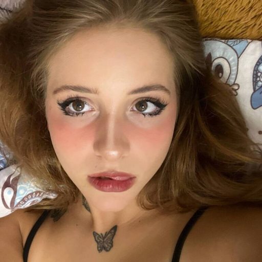 ChloeChaconas online shows image