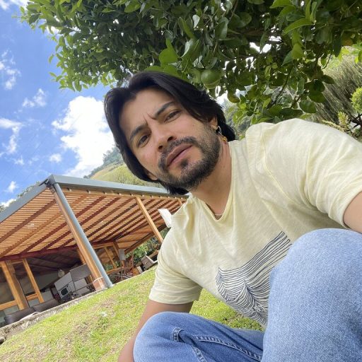 ChriisPretty show fingering image