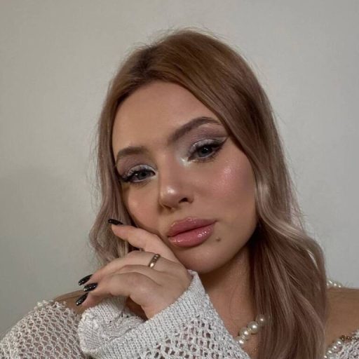 ClemenciaKlez online shows image