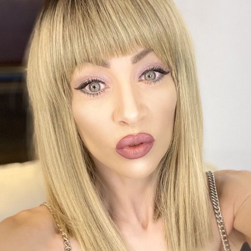 CristinaWoss show fingering image