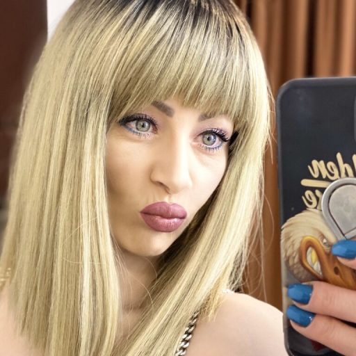 CristinaWoss show fingering image