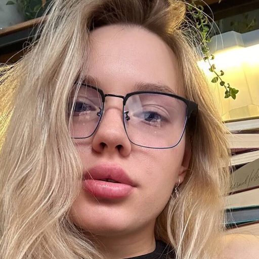 DakotaElyse show fingering image