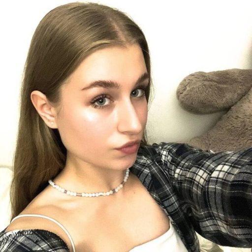 DaphneKinsky show fingering image