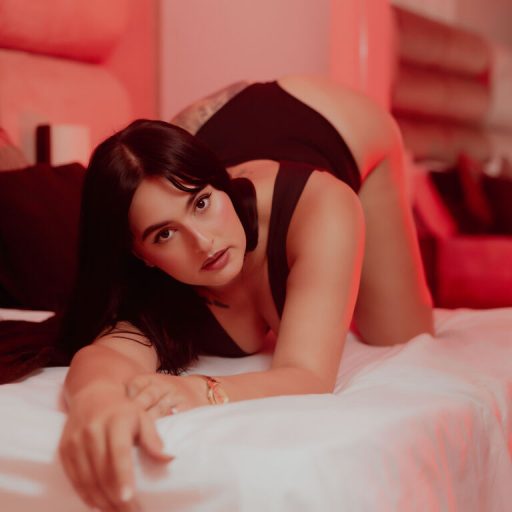 ElaSuton pussy show image
