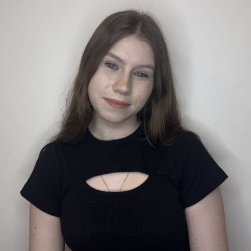 ElinaEllison show fingering image