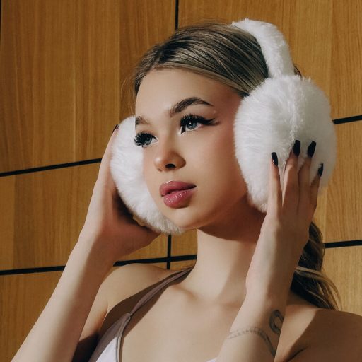 EllaBentley shows recorded image