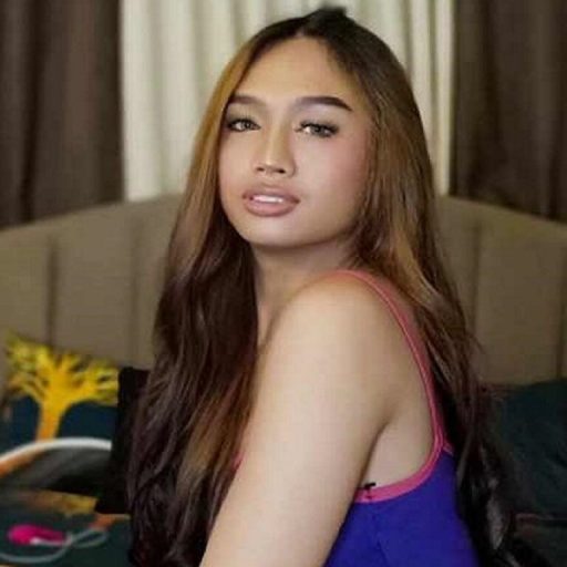 ElleJames naked porn image