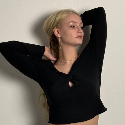EllyShinee online shows image