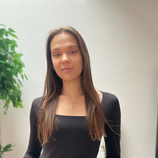 ElviaBlong show fingering image