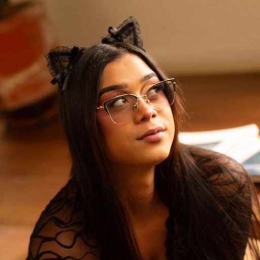 ElyThomson cam naked image