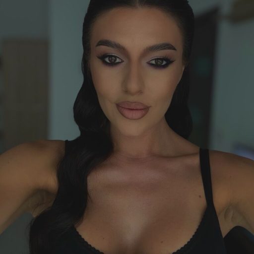 ElyinnaLuna recorded live image