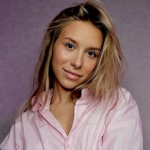 ElysiaXo live video image