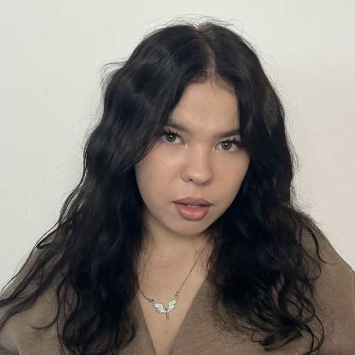 EmaRushlow pussy show image