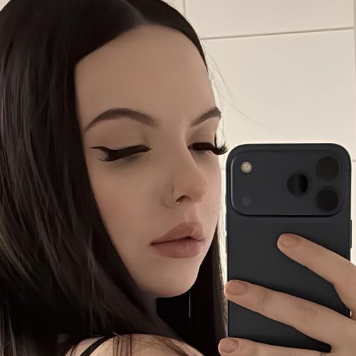 EmikoTriana hd nude image