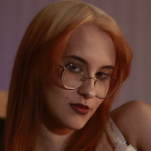 EmilyAura live video image