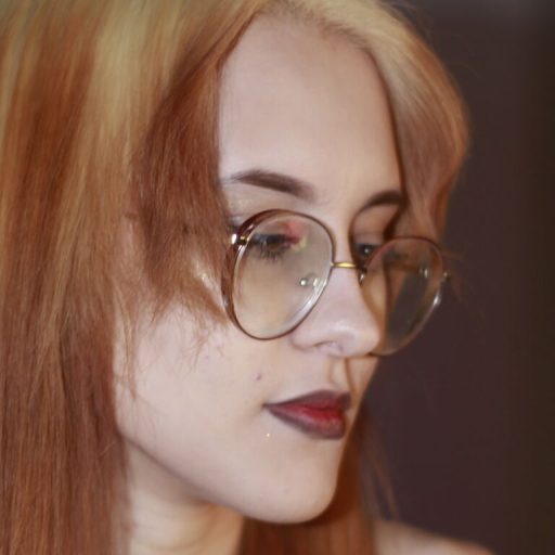 EmilyAura live video image