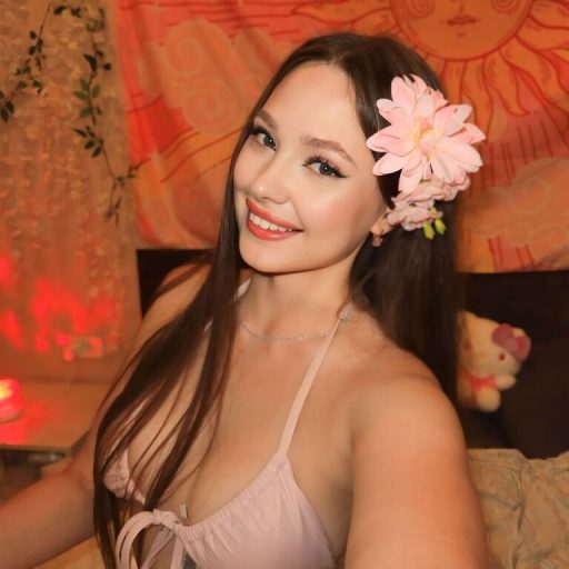 EmilyMoll amateur lush image