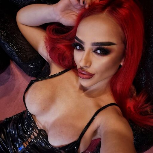 EmmelyneQuincy shows recorded image