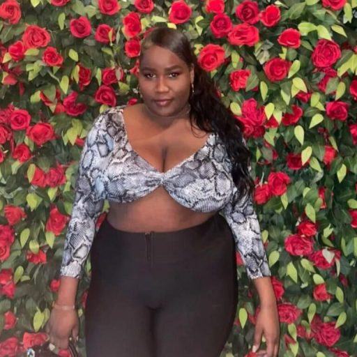 EmmyCastell online shows image