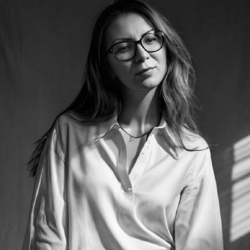 ErikaBeen online shows image