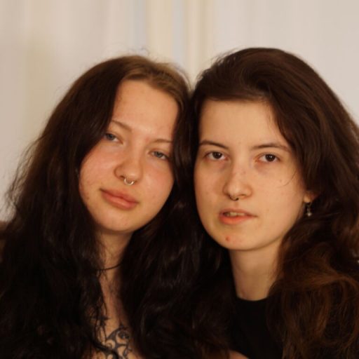 ErleneAndHilda pussy show image